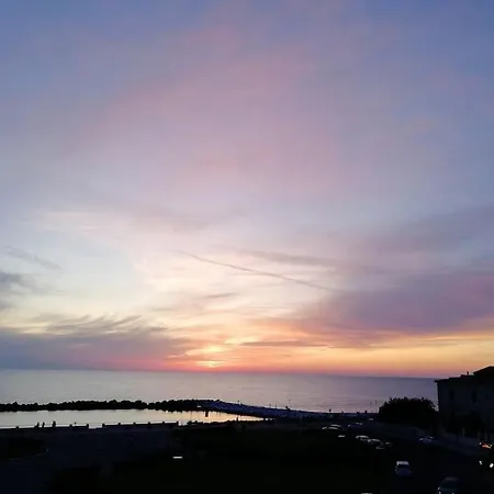Tramonti Sul Mare Lägenhet Marina Di Pisa